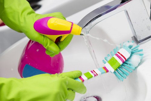 Contract terms for cleaning bookings, cancellations, and liability